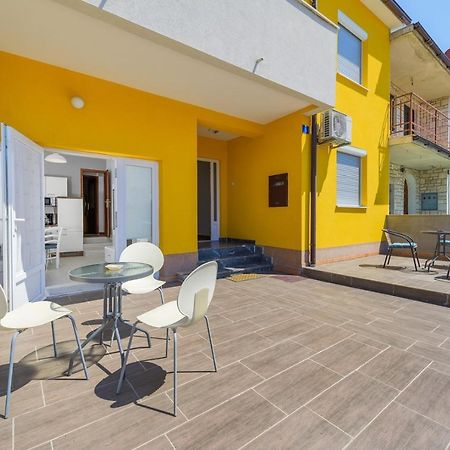 House With Apartments Mila Umag Exterior photo