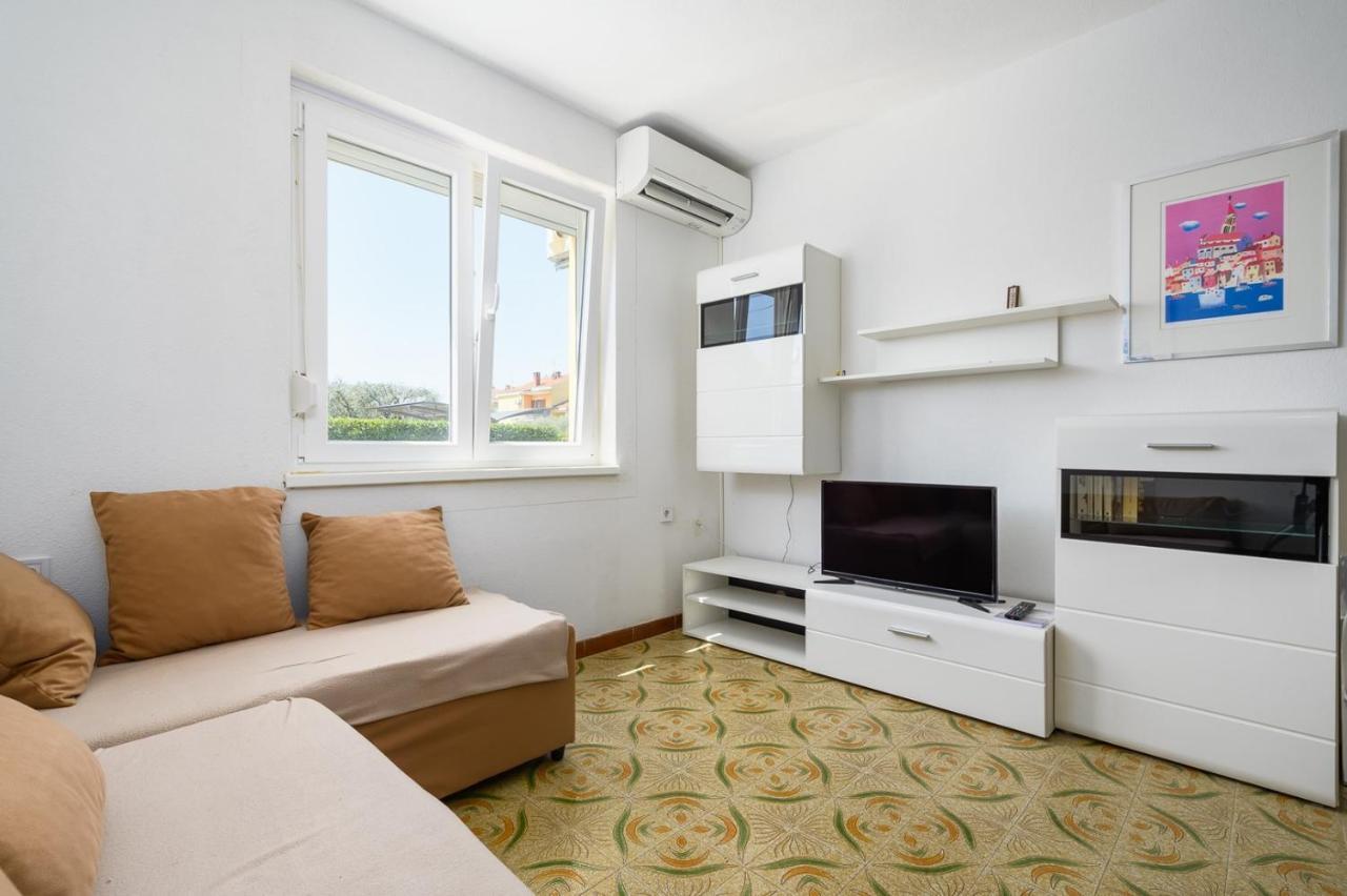 House With Apartments Mila Umag Exterior photo