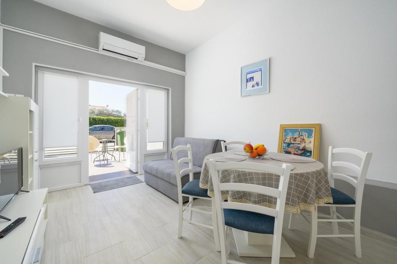 House With Apartments Mila Umag Exterior photo